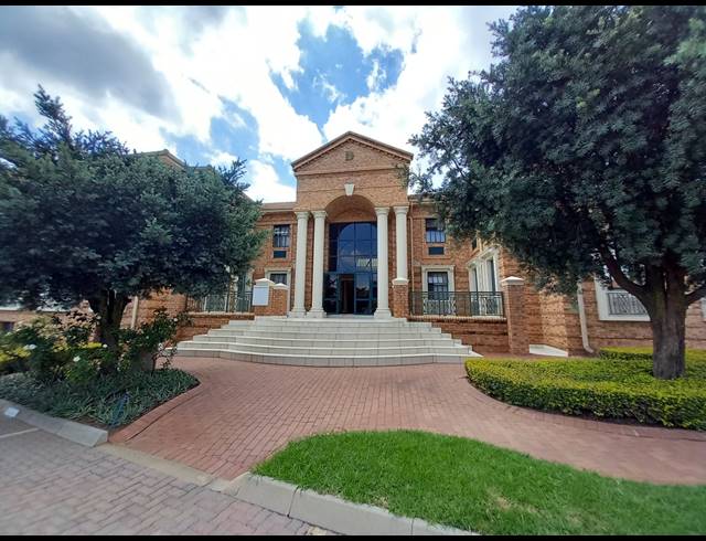136M² OFFICE TO LET IN BRYANSTON